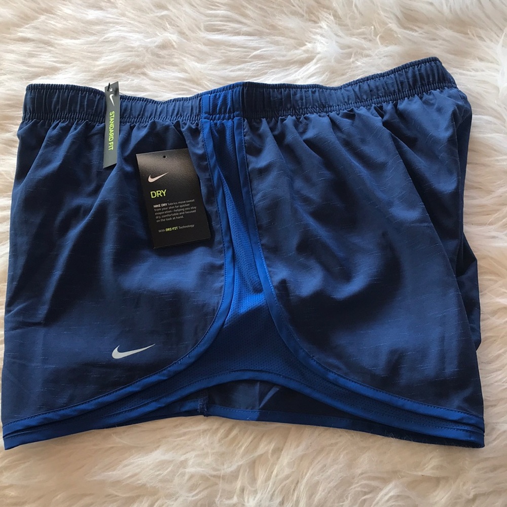 Women’s Nike Shorts - Picture 4 of 6